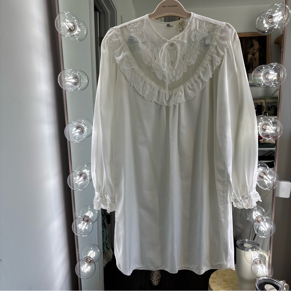Vntg White Ruffled Long Sleeve Night Dress Medium